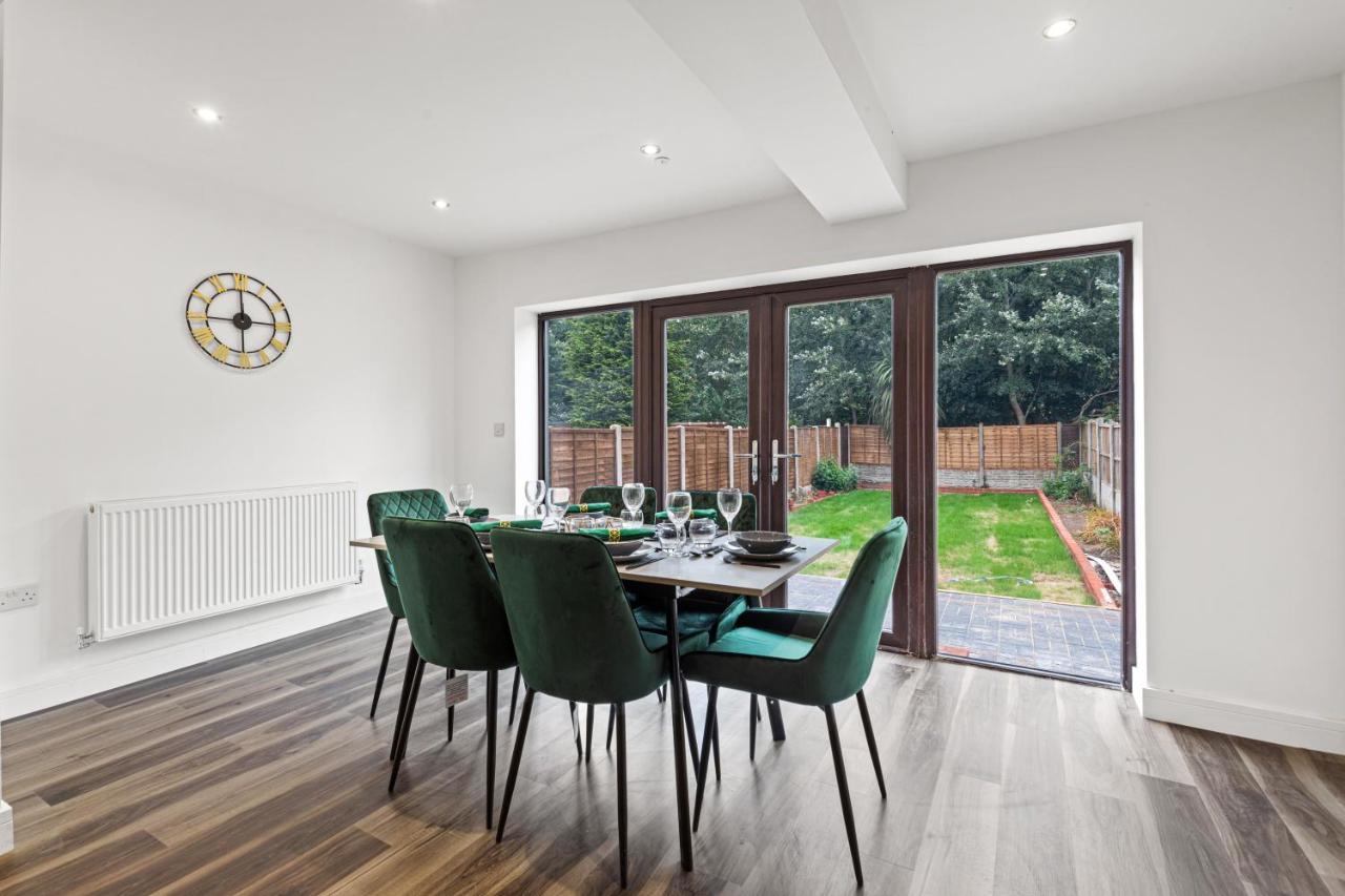 Walsall - 4 Bedroom House, Wi-Fi, Garden , Sleeps 8 - Jrr Stays Bescot Εξωτερικό φωτογραφία