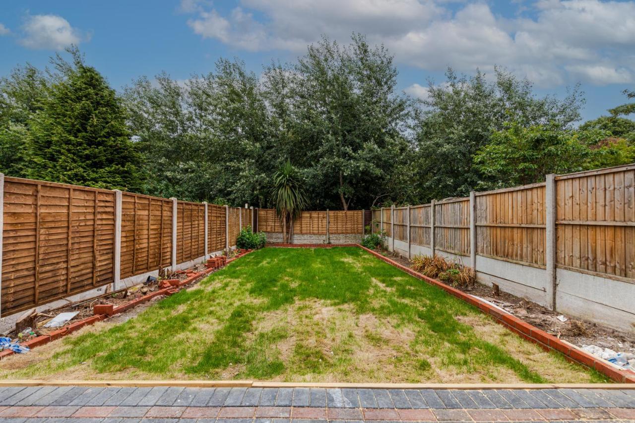 Walsall - 4 Bedroom House, Wi-Fi, Garden , Sleeps 8 - Jrr Stays Bescot Εξωτερικό φωτογραφία