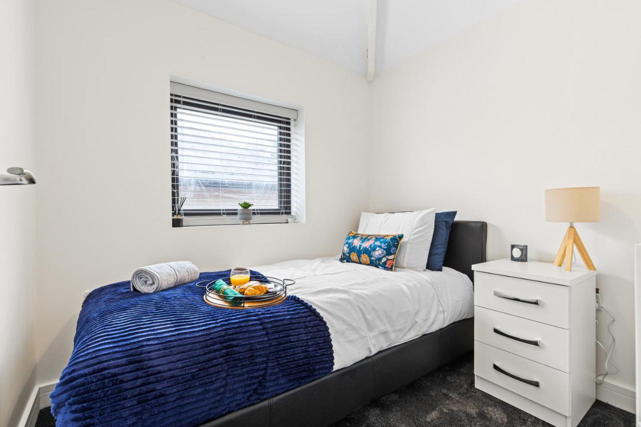 Walsall - 4 Bedroom House, Wi-Fi, Garden , Sleeps 8 - Jrr Stays Bescot Εξωτερικό φωτογραφία