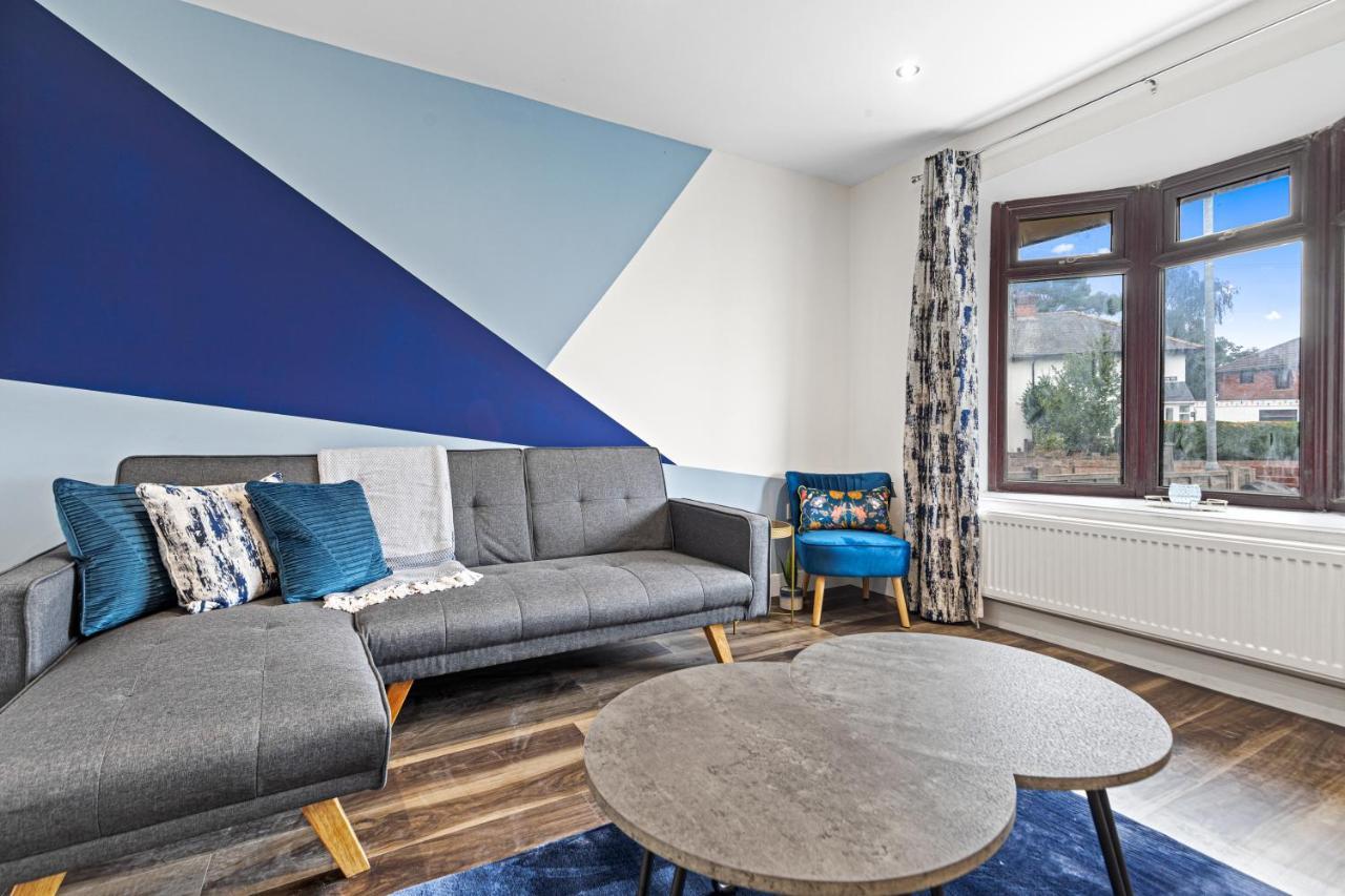 Walsall - 4 Bedroom House, Wi-Fi, Garden , Sleeps 8 - Jrr Stays Bescot Εξωτερικό φωτογραφία