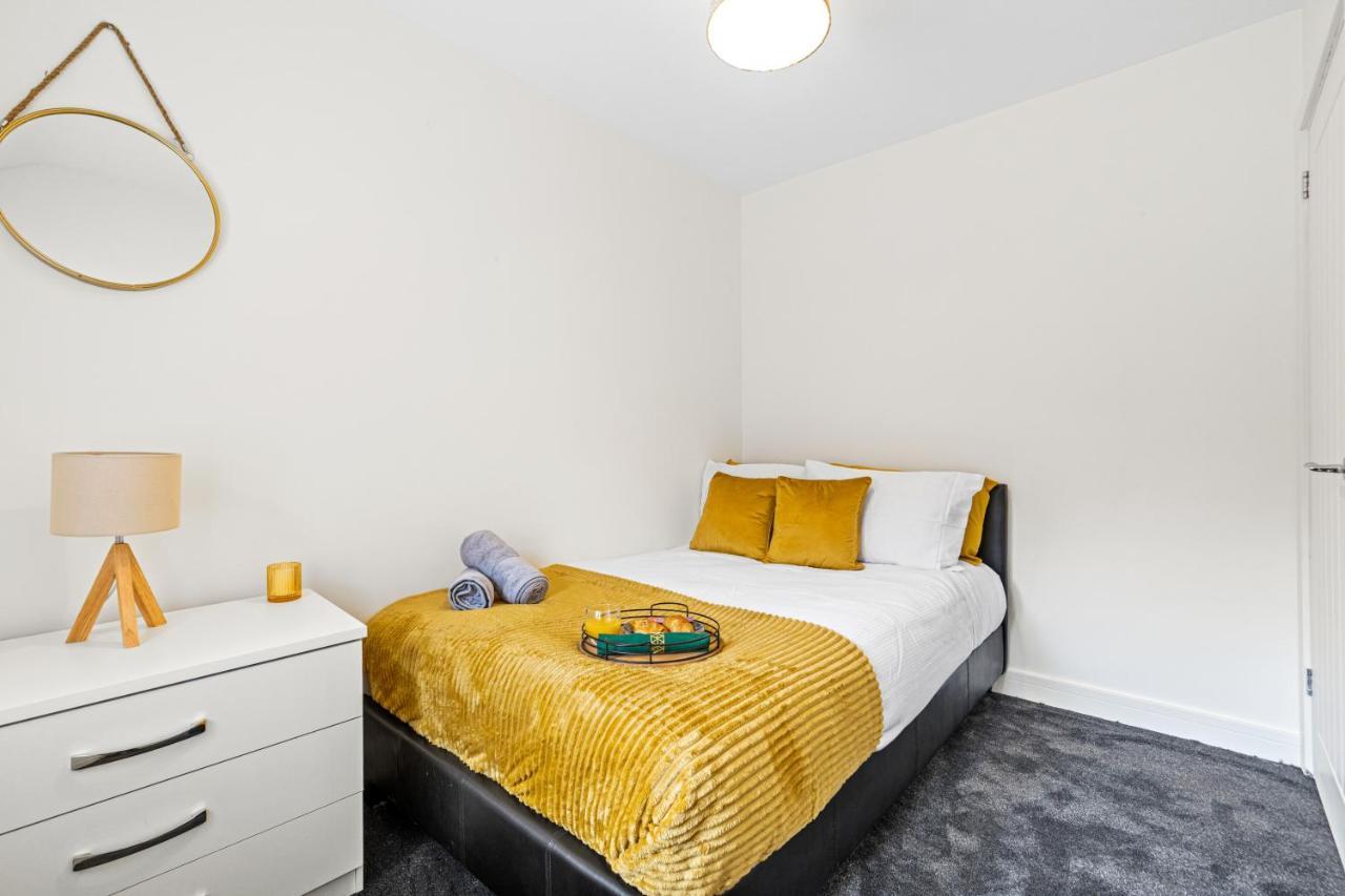 Walsall - 4 Bedroom House, Wi-Fi, Garden , Sleeps 8 - Jrr Stays Bescot Εξωτερικό φωτογραφία