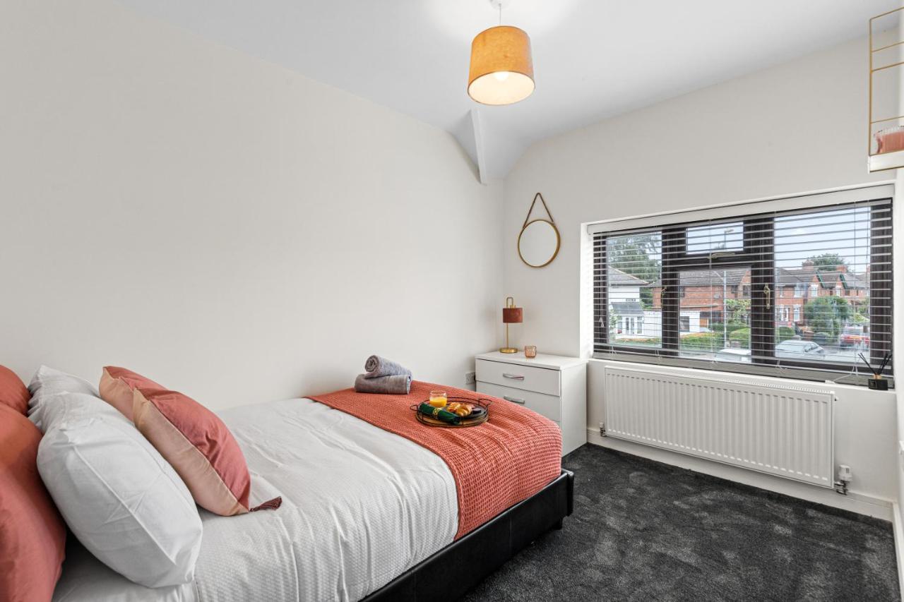Walsall - 4 Bedroom House, Wi-Fi, Garden , Sleeps 8 - Jrr Stays Bescot Εξωτερικό φωτογραφία